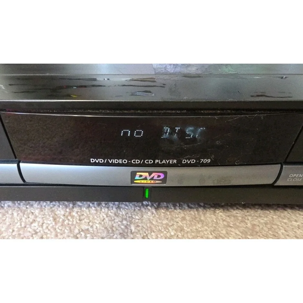 Samsung DVD Player DVD-709/XAA Advanced Dolby Digital,‎ Jog-Shuttle, DTS, Black